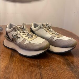 Vintage Havana White and Gray Athletic Shoes